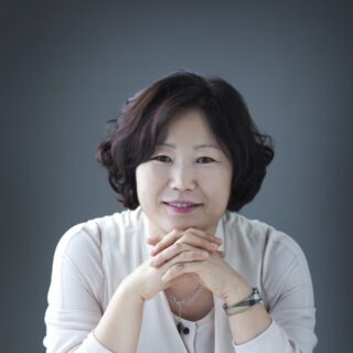 Sun-Mi Hwang